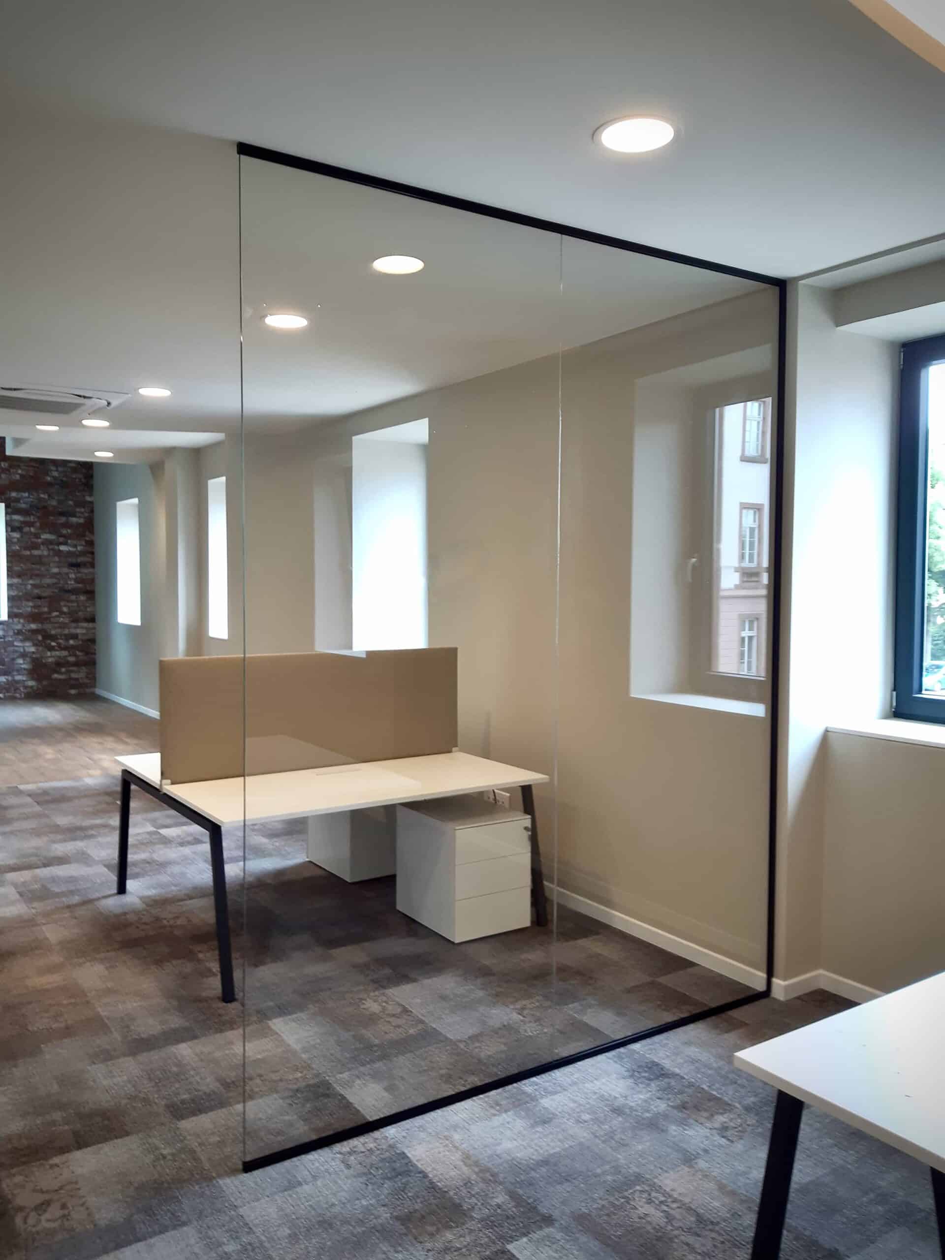 Bureau moderne avec cloison vitrée